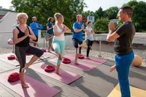 Yoga auf der Terrasse